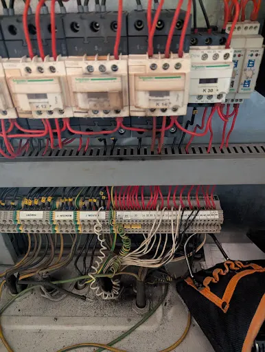 Pogotowie Elektryczne, Elektryk, Instalacje Elektryczne